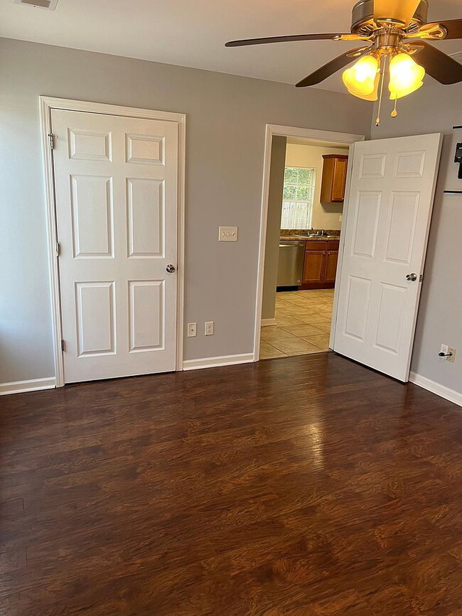 Building Photo - Single Family Home