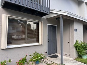 Building Photo - 5202 Bayside Dr