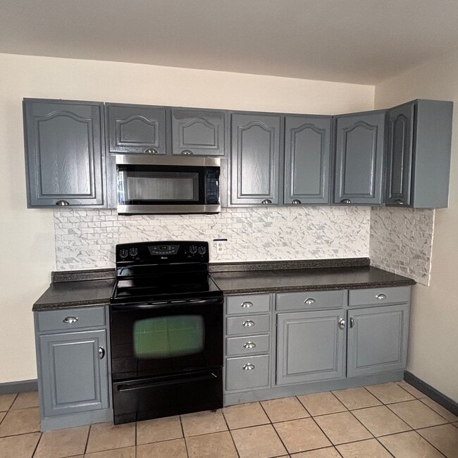 Building Photo - 19 Topliff St