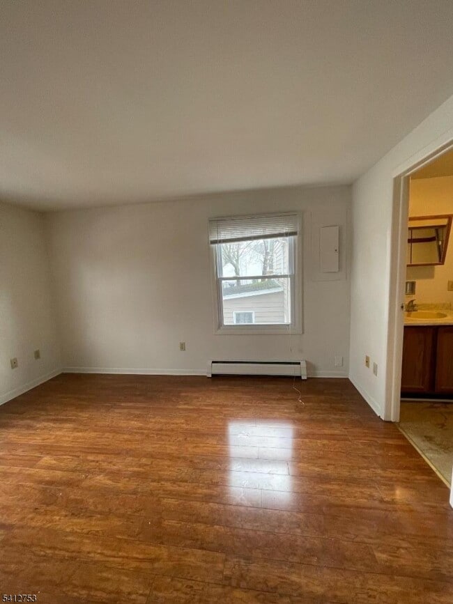 Building Photo - 278 Morris St