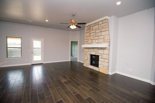 Building Photo - 4405 W Country Club Dr
