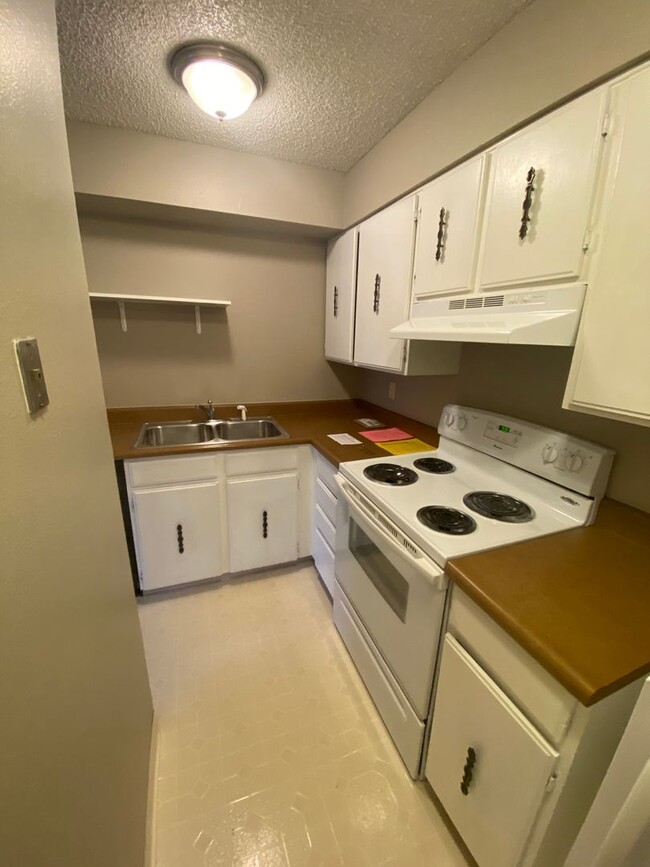 Building Photo - 1705 Heatheridge Rd