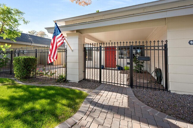 Building Photo - 8464 N 7th Ave