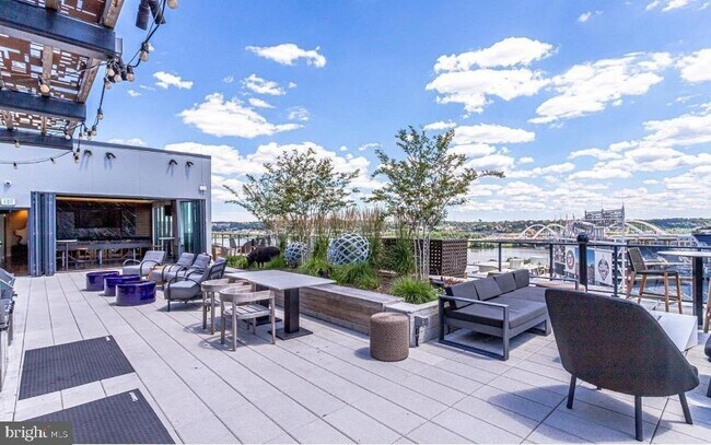 Building Photo - 70 N Street SE Unit 913