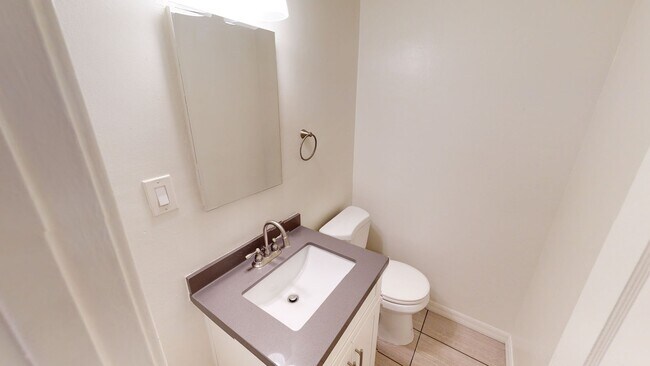 Building Photo - Olympic Blvd Apartments...REMODELED TWO BE...