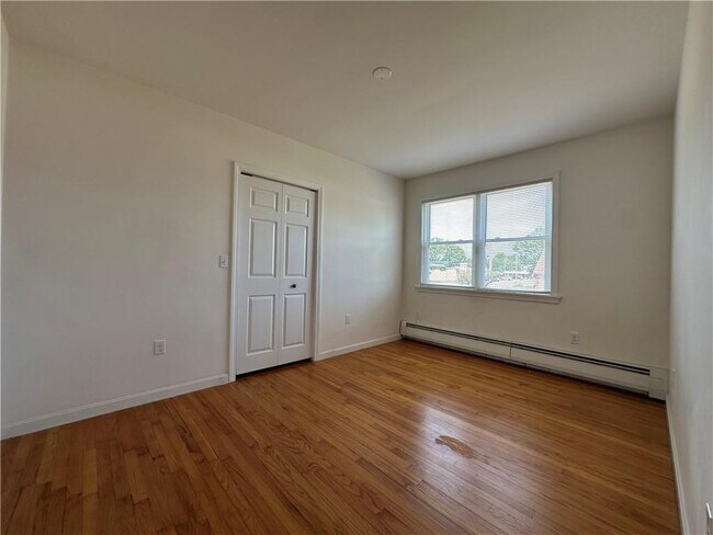 Building Photo - 2872 Pawtucket Ave