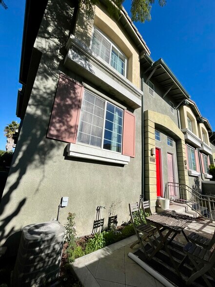 front of condo - 16619 Yukon Ave