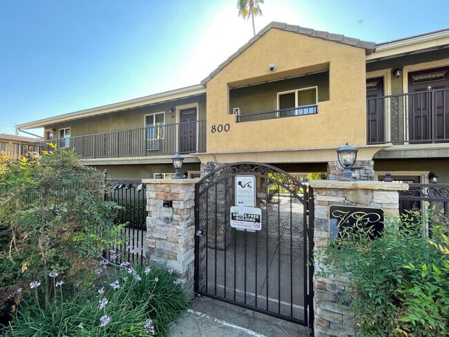 Building Photo - 800 N Mollison Ave