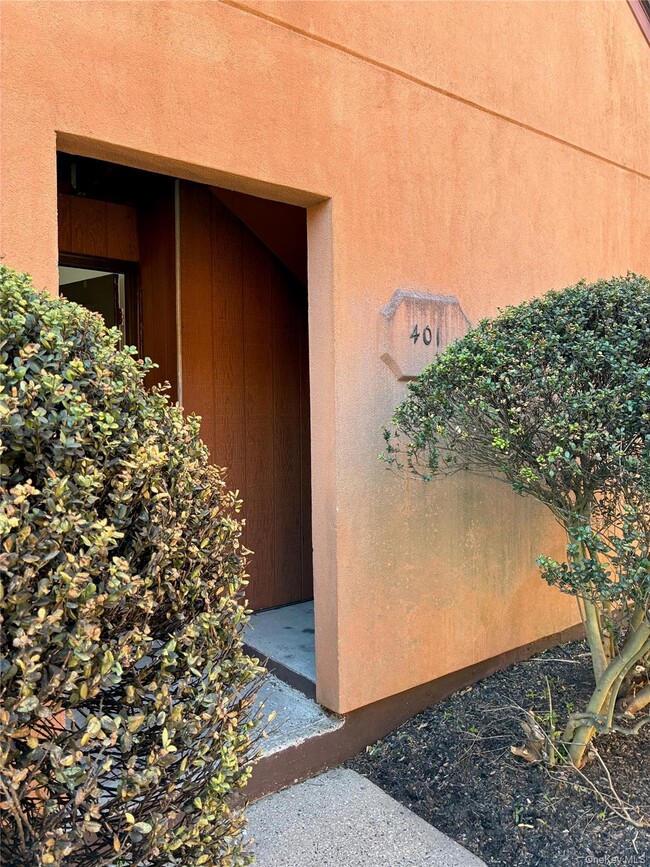 Building Photo - 401 Town Hill Condominium