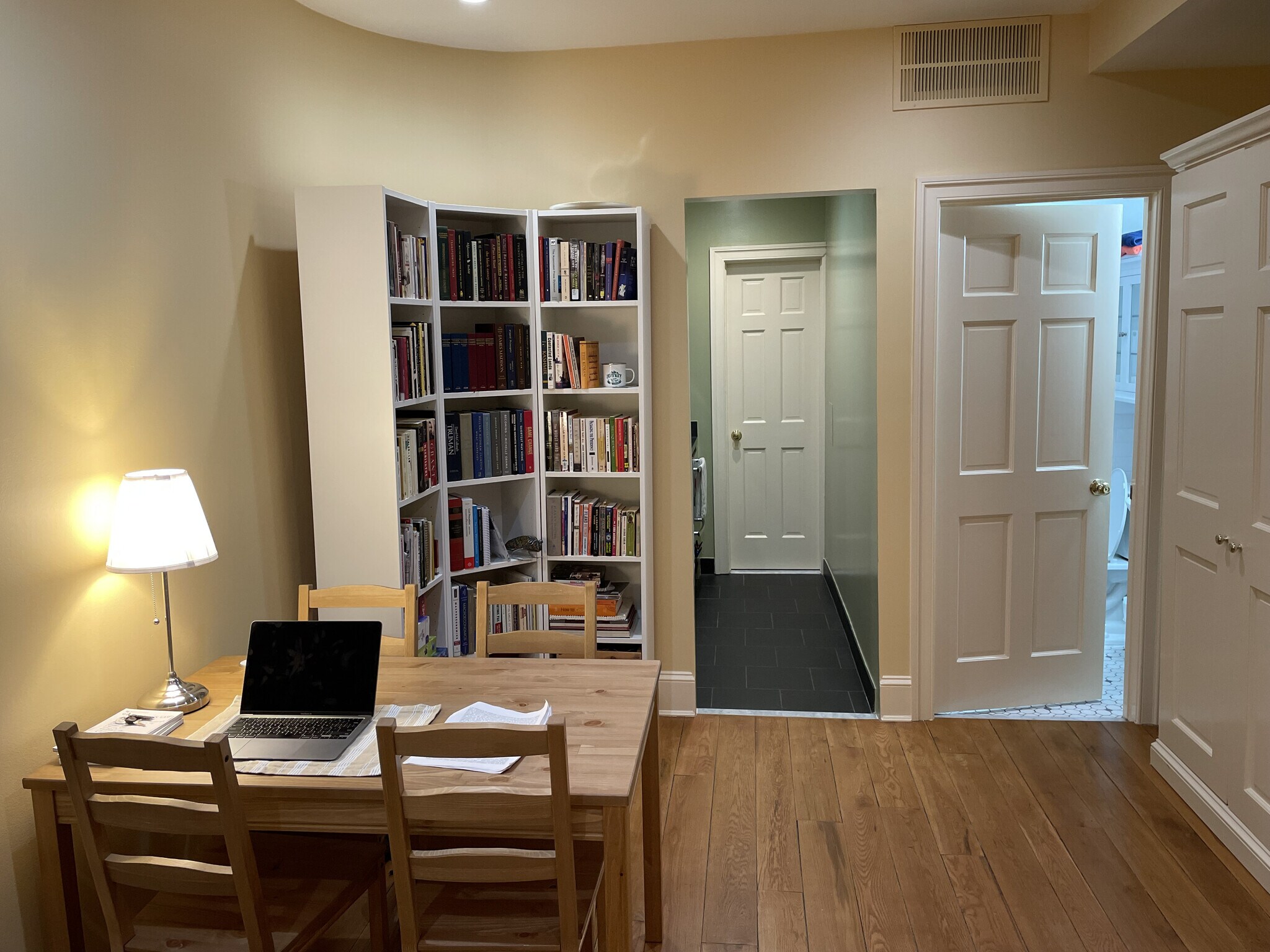 Building Photo - 323 C St SE