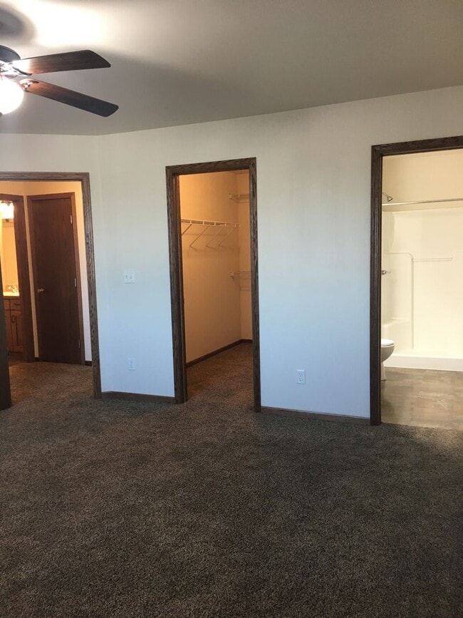 Building Photo - 3 Bed 3 Bath Twin Home