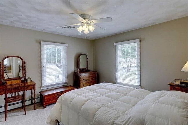 Building Photo - Providence/Elmhurst – Gorgeous Single Fami...