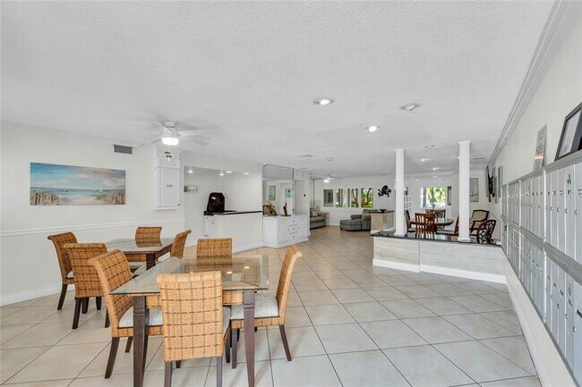 Building Photo - 1198 Hillsboro Mile