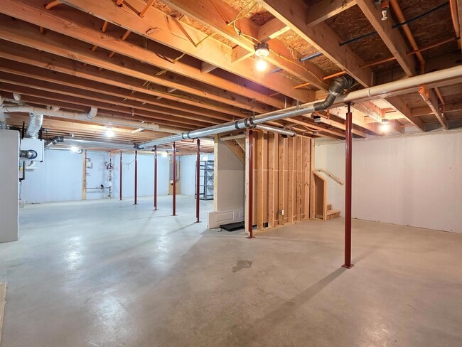 Building Photo - 4 Rock Point Rd