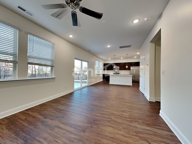 Building Photo - 12204 Golden Farm Ln