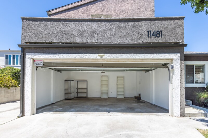 Attached 2 Car Garage - 11481 Cumpston St