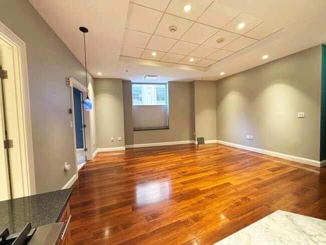 Building Photo - 1 Charles St S