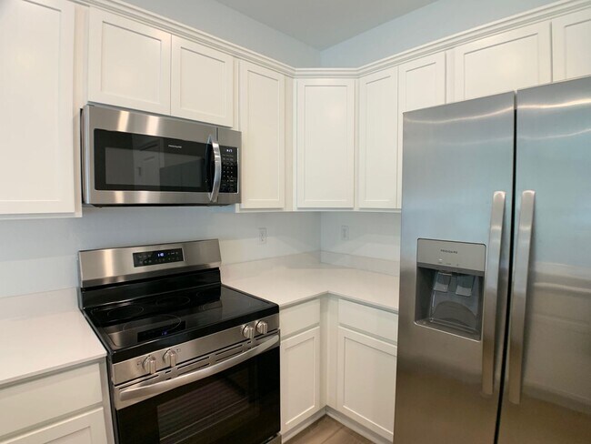 Building Photo - 697 Holly Lks Dr