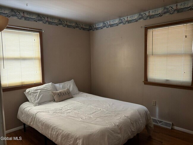 Building Photo - 52 Trottingham Rd