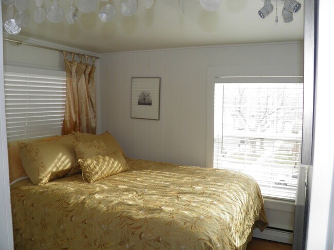 Bdrm - 1304 W Kiowa St