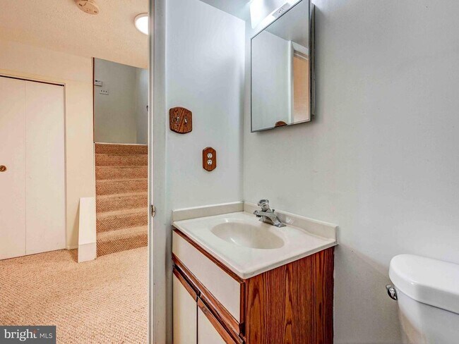 Building Photo - 18 Clinton Hill Ct