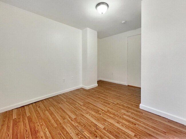 Building Photo - 1717 Trinidad Ave NE