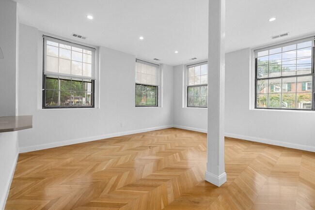Building Photo - 21 Linden St