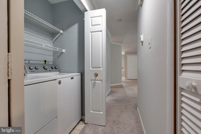 Building Photo - 7764 Mayfair Cir