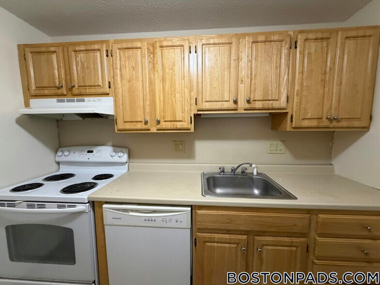 Building Photo - 122 Dustin St