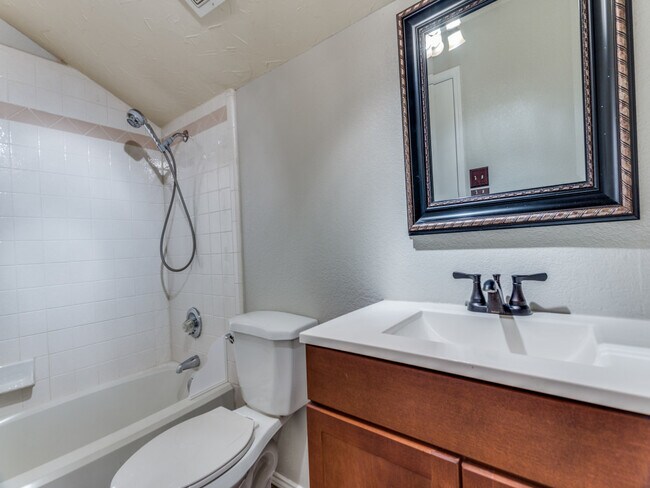 Building Photo - 7124 Summerset Dr