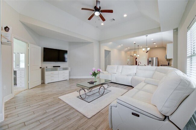Building Photo - 3805 Shelby Cir