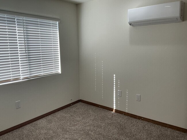 Building Photo - Los Caballeros #301