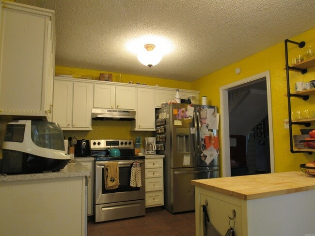 Building Photo - 32 Cinderwood Cove