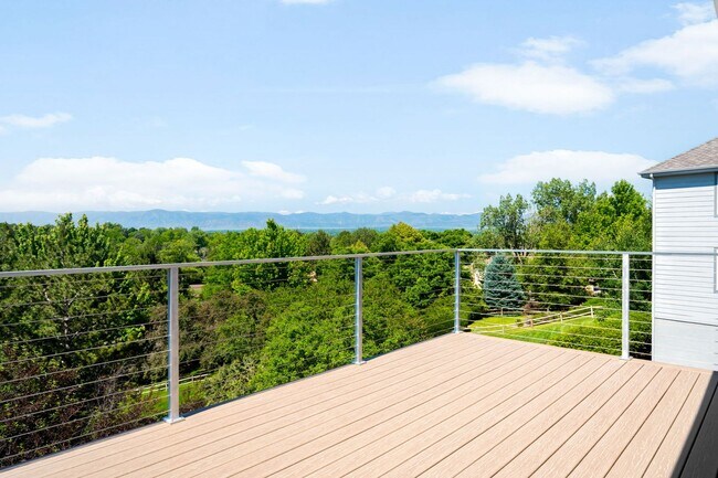 Building Photo - Luxury 6BD, 5BA Recently Remodeled Littlet...