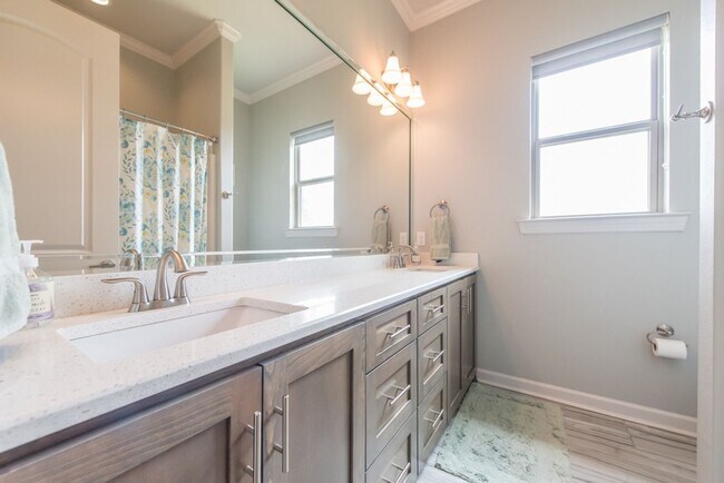 Building Photo - Sherwood Rental