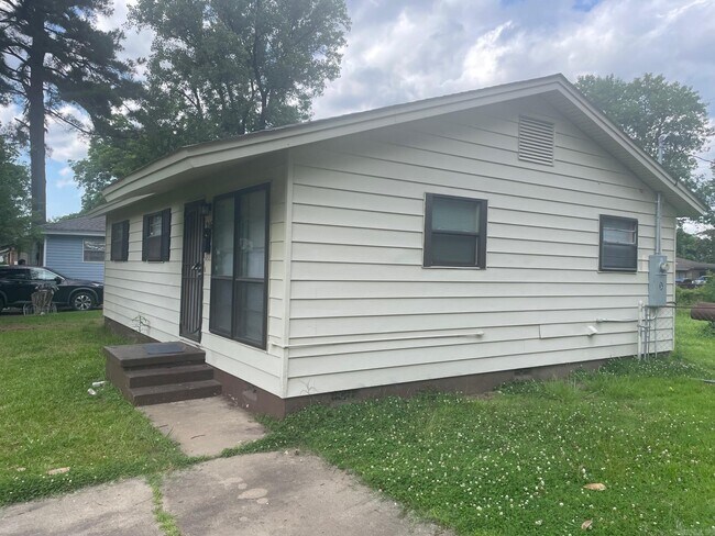 Building Photo - 216 Meadow Park Dr