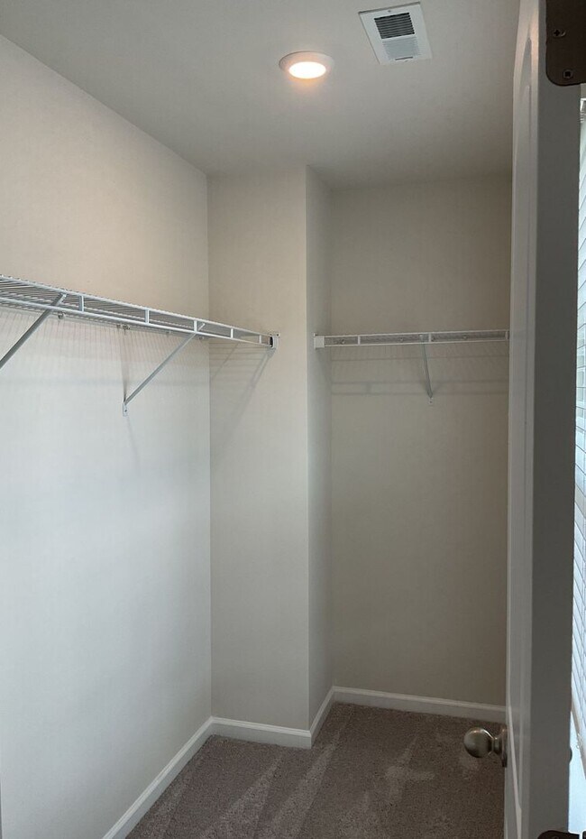 Building Photo - COMING SOON!! Spacious and Modern 3-Bedroo...