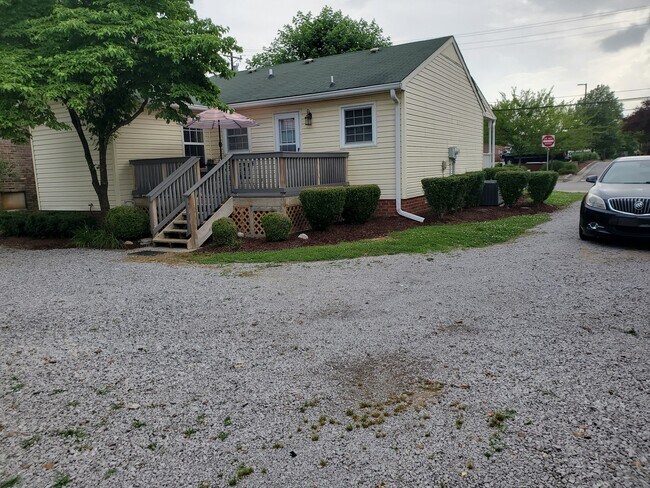 Building Photo - 417 Cummins St
