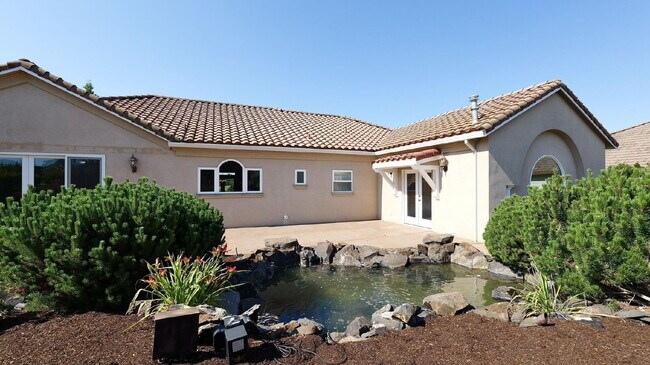 Building Photo - 143 Pine Lake Dr