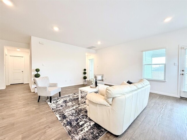 Building Photo - 598 Gladiola Lp