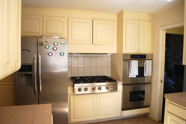 Dacor Wall Oven and 6 burner stove - 5 Coronet Way