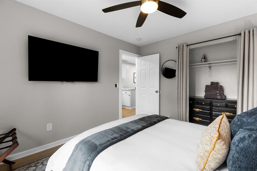 Building Photo - 55 Hollywood Ct