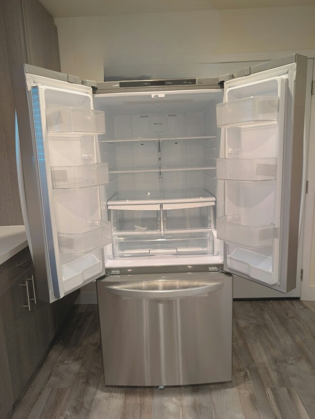 Building Photo - 803 E 89th St