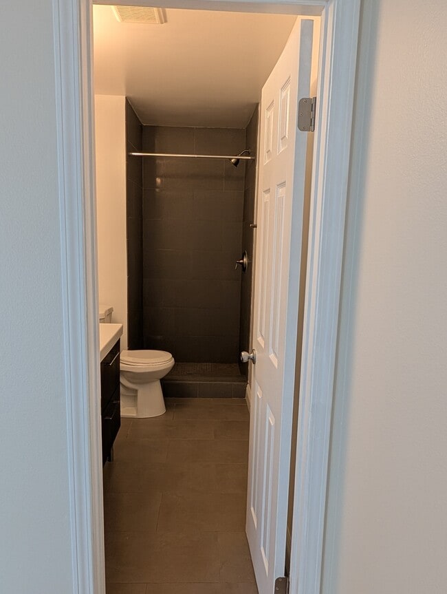 Primary ensuite bathroom - 7777 W 91st St