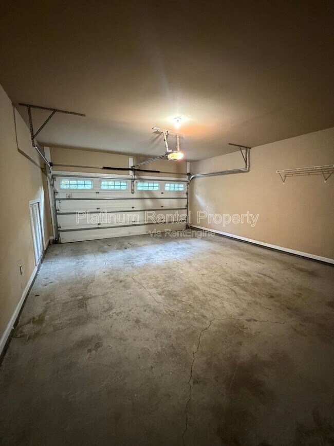 Building Photo - 12785 Doe Dr