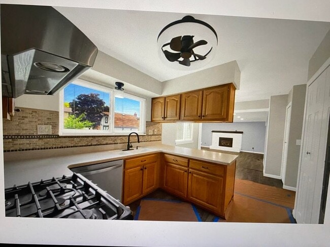 Building Photo - 42668 Addison Ave