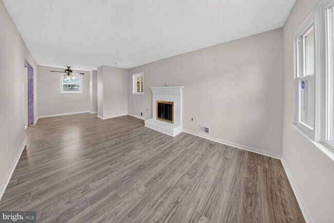 Building Photo - 2890 Balmoral Dr