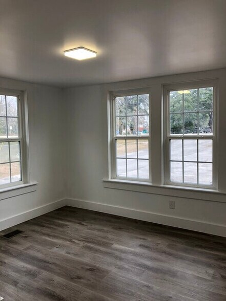 Building Photo - 55 Main St