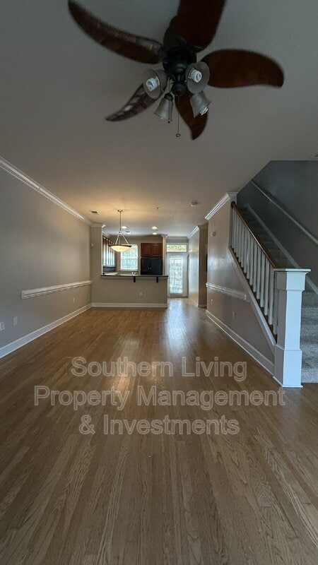 Building Photo - 127 S Sycamore St