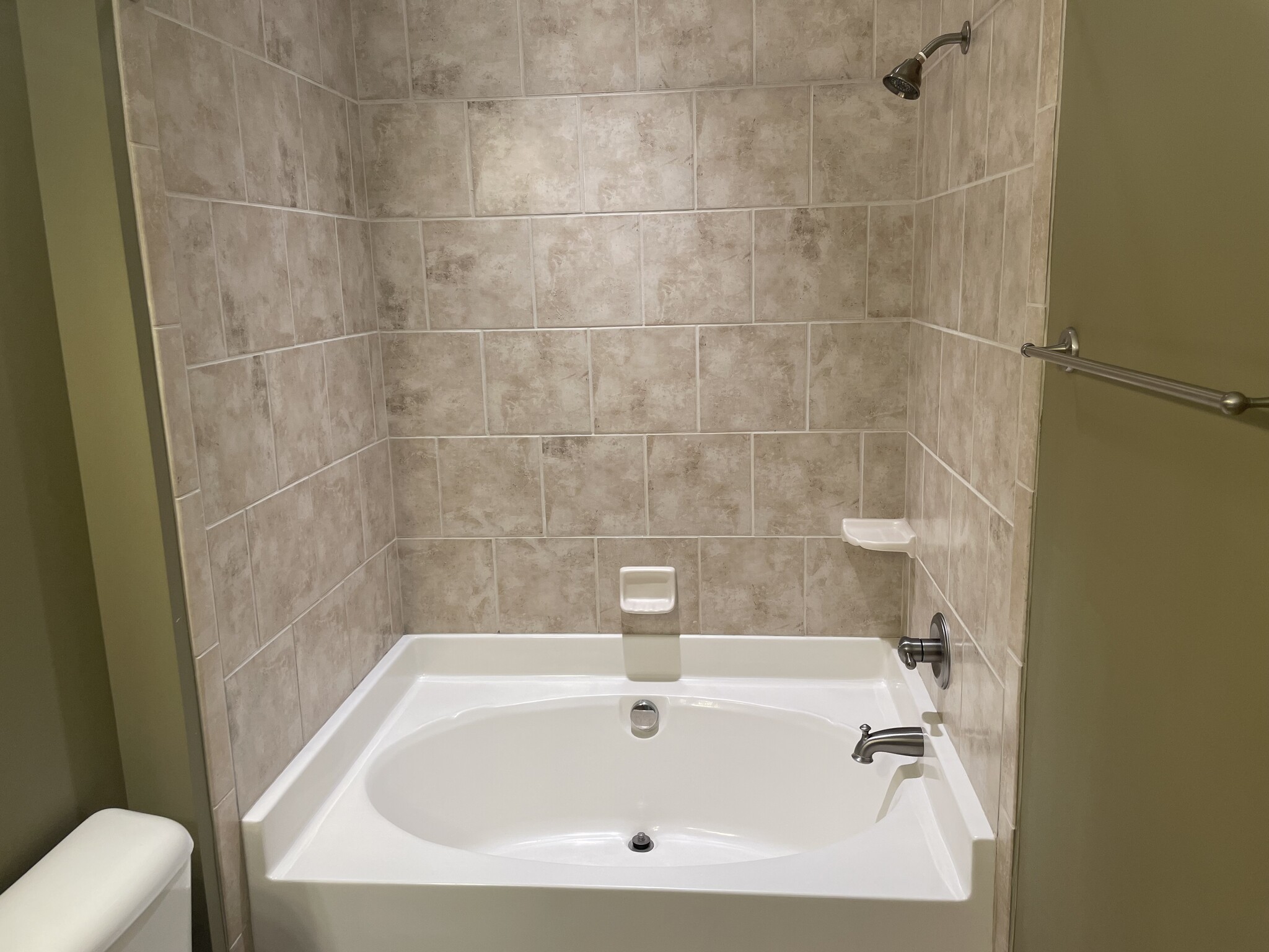Master Bath - 164 Finsbury St